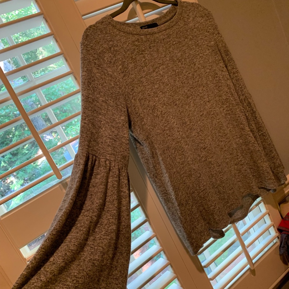 Gibson (Nordstrom) grey bell sleeve sweater